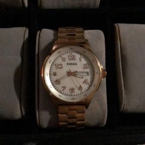 Rose gold/ mother of pearl fossil watch